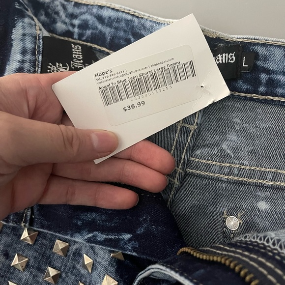 Shorts - Picture 4 of 6